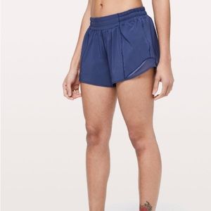 Lulu Hotty Hot Low Rise Lined Shorts 4”
